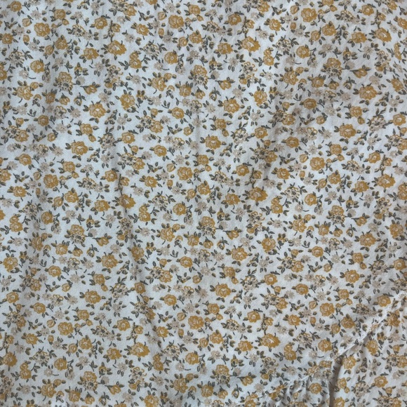 Hollister yellow floral skort with bow on side and ruffle on bottom size small - Picture 4 of 4